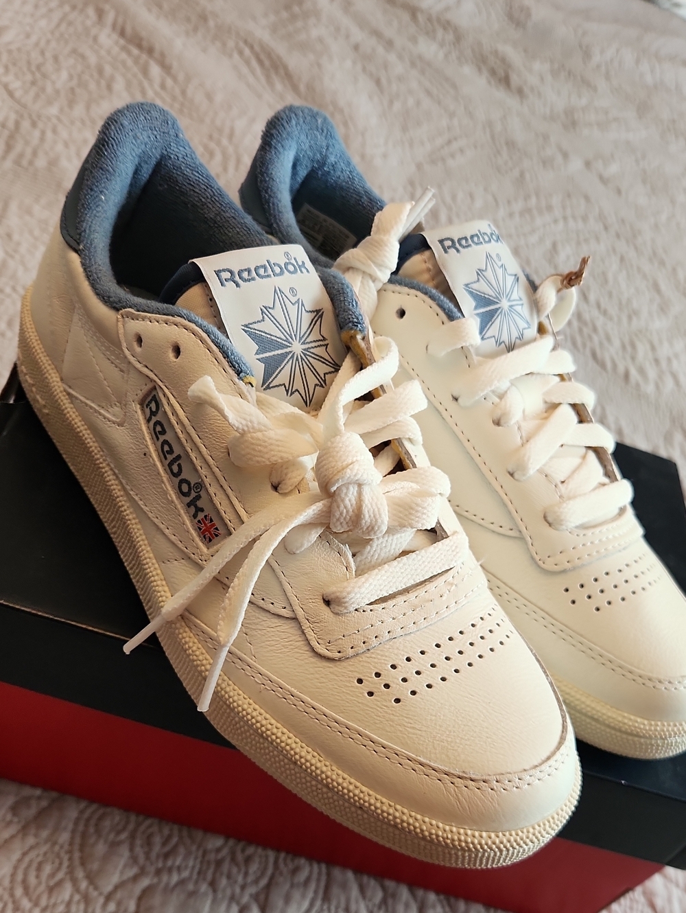 Reebok Unisex White Sneakers with Blue Lining